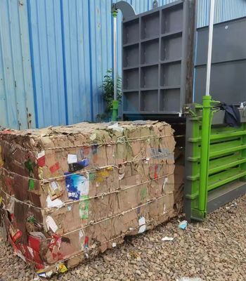 Verpackung mit automatischem Gürtel Typ Horizontale Verdichter aus Karton für Verpackungen zur Verdichtung