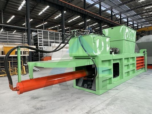 Verpackung mit automatischem Gürtel Typ Horizontale Verdichter aus Karton für Verpackungen zur Verdichtung