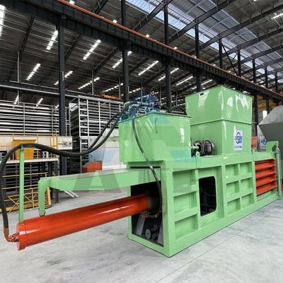 Baule Dichte Kunde 2300 KG Hydraulische Horizontale Aluminium-Balle-Maschine mit Förderer