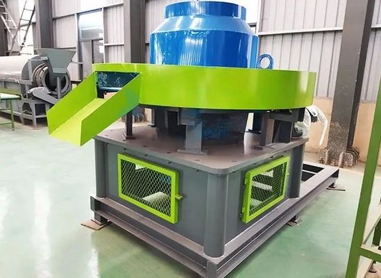 Maschine zur Herstellung von Stoffpellets für die Verwertung von festen Abfällen
