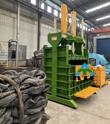 Vertikale hydraulische Verpackungspresse für Schrott aus Kunststoff, Flaschen, Reifen und Papierabfälle
