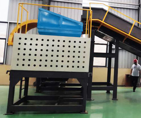 Ausrüstung zur Zerkleinerung von Metallschrott aus Kunststoffflaschen mit einer Produktionskapazität von 200 17000 kg/h