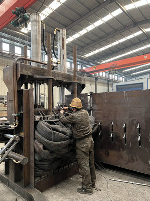 Plastik-Stahlgürtel-Vertikal-Hydraulik-Baler Die perfekte Lösung für Auto-Reifen-Baling