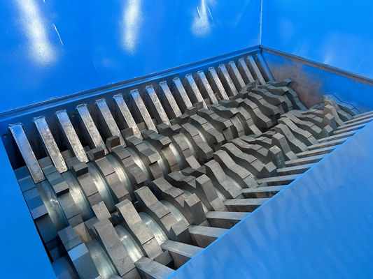 Doppelschacht-Metallschredder-Maschine für das individuelle Recycling in verschiedenen Branchen