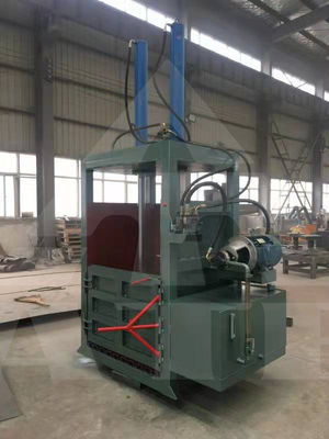 Vertikale hydraulische Balismaschine 1600*1900*3300mm Gesamtgröße ideal für Lebensmittel und Getränke