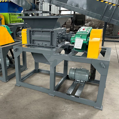 50kW Doppelwellen-Schredder für Holzpaletten und Schrottmetall/Kunststofffördersystem
