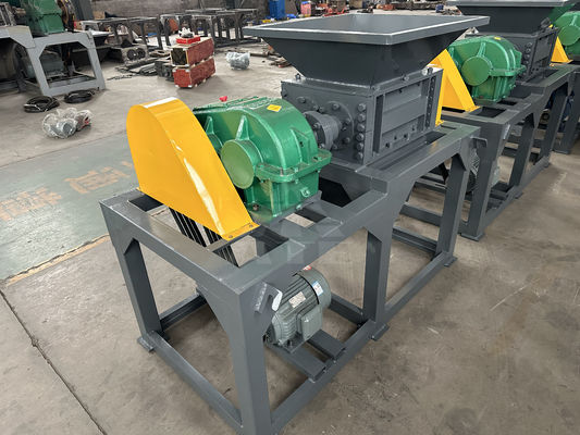 50kW Doppelwellen-Schredder für Holzpaletten und Schrottmetall/Kunststofffördersystem