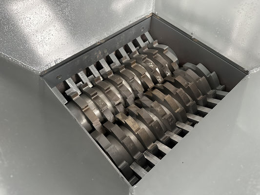 50kW Doppelwellen-Schredder für Holzpaletten und Schrottmetall/Kunststofffördersystem