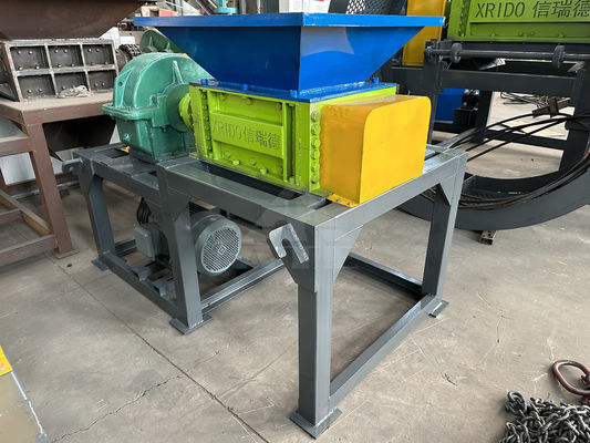 Unterstützung der Anpassung Kunststoff Mini Double Shaft Shredder Holz Schredder Maschine von Famous Motor
