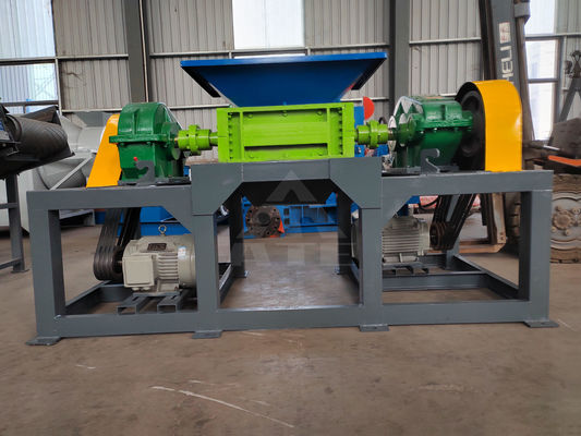 200-2200mm Eingangsgröße Doppelwellenholz-Plastikkarton-Schredder mit Förderband