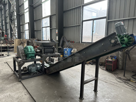 Einzelkraftmaschine mit Doppelwellen-Schredder für das Heim-Recycling von Kunststoffen und Kleinmetallen