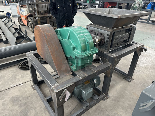 Einzelkraftmaschine mit Doppelwellen-Schredder für das Heim-Recycling von Kunststoffen und Kleinmetallen