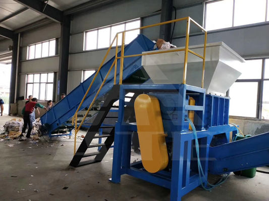 Kunststoffschredder für das Recycling von Holz und Pappe