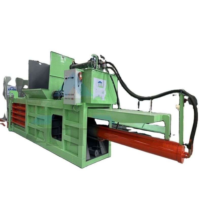 Hydraulisch angetriebene automatische Ballenmaschine zur Versorgung mit Karton-Kunststoff- und Metallabfällen